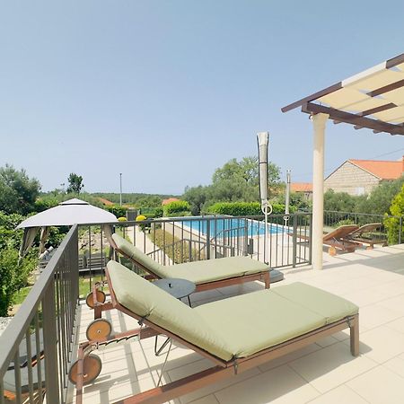Villa Sun Cilipi Luaran gambar